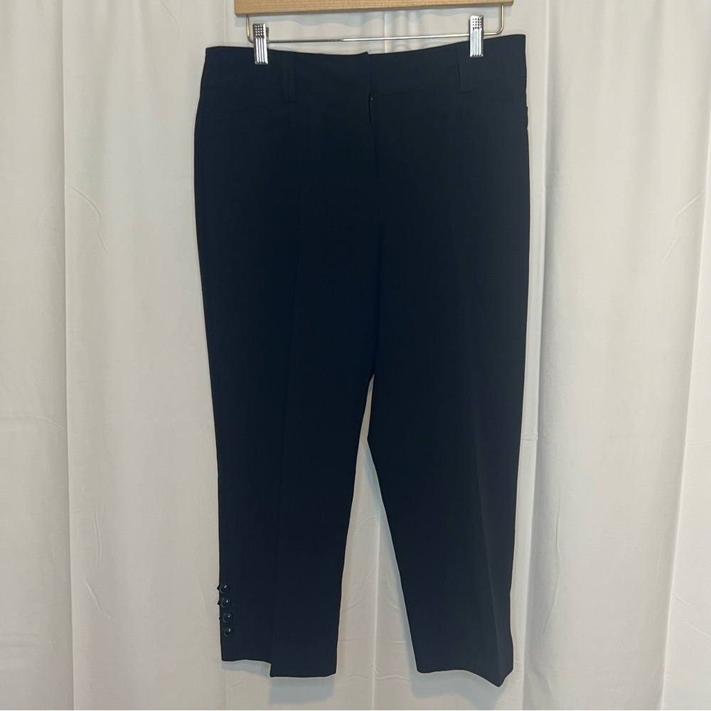 Women's DRESS BARN black w/buttons, capri/cropped pants slacks, size 10